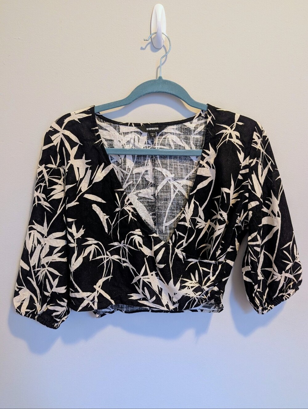 Express Black & White Botanical Print Blouse